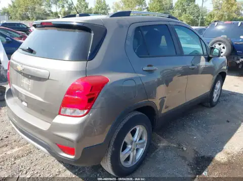 KL7CJLSB9MB311587 — 2021 Chevrolet TRAX, foto 4 de IAAI, Parte delantera