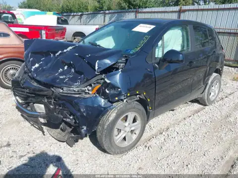 KL7CJNSB9MB354581 — 2021 Chevrolet TRAX, zdjęcie 2 z IAAI, Przód