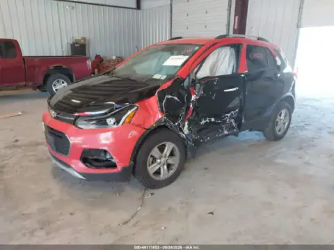 KL7CJPSB6MB349222 — 2021 Chevrolet TRAX, foto 2 de IAAI 02.10.2026, Lado izquierdo