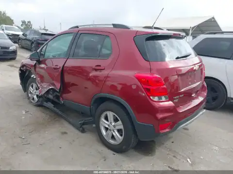 KL7CJPSM5MB371598 — 2021 Chevrolet TRAX, фото 3 з IAAI, Лівий бік