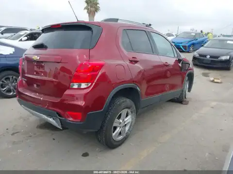 KL7CJPSM5MB371598 — 2021 Chevrolet TRAX, фото 4 з IAAI, Лівий бік