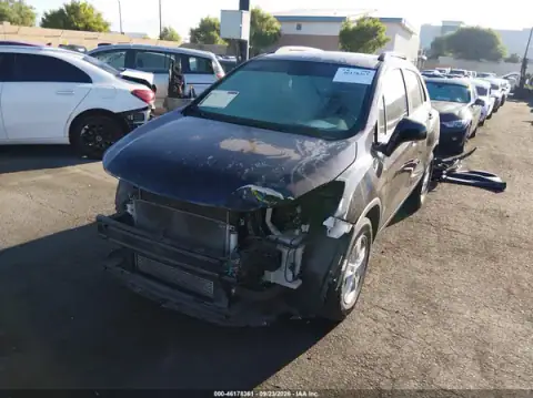 KL7CJLSB9MB334478 — 2021 Chevrolet TRAX, фото 2 с аукциона IAAI 23.10.2026, передняя часть слева