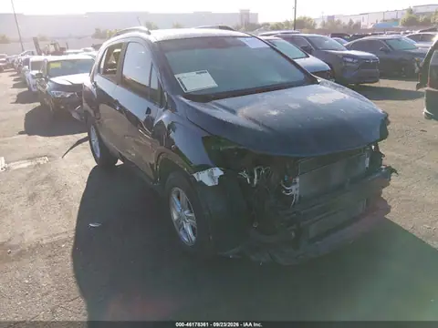 KL7CJLSB9MB334478 — 2021 Chevrolet TRAX, Delantera izquierda (Left Front), fotos antes de reparar