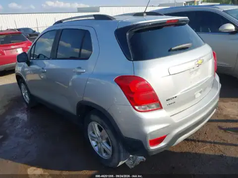 KL7CJLSB0MB304057 — 2021 Chevrolet TRAX, foto 3 de IAAI, Parte delantera