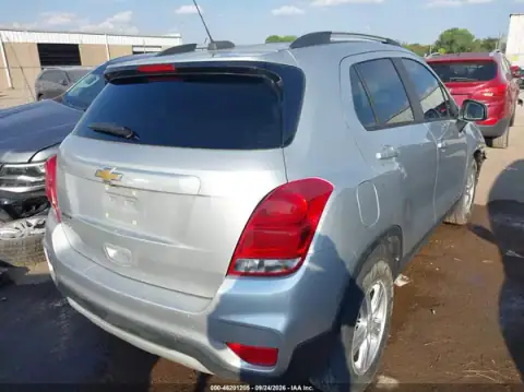 KL7CJLSB0MB304057 — 2021 Chevrolet TRAX, foto 4 de IAAI, Parte delantera