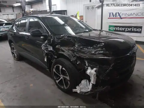 KL77LGE23RC041403 — 2024 Chevrolet TRAX, photo 2 from IAAI, Right front