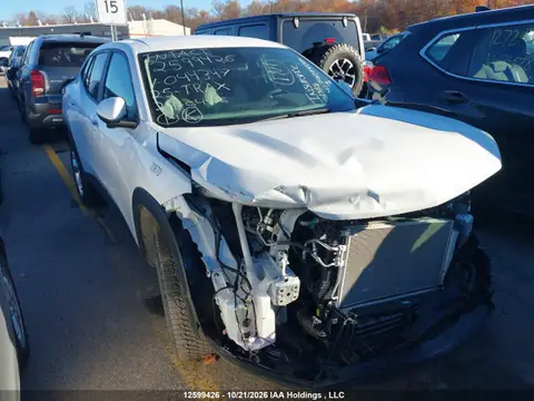 KL77LFE21SC044347 — 2025 Chevrolet TRAX, წინა ნაწილი (Front), ფოტოები შეკეთებამდე