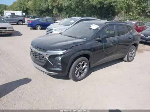 KL77LHEP3SC324150 — 2025 Chevrolet TRAX, foto 2 de IAAI, Lado izquierdo