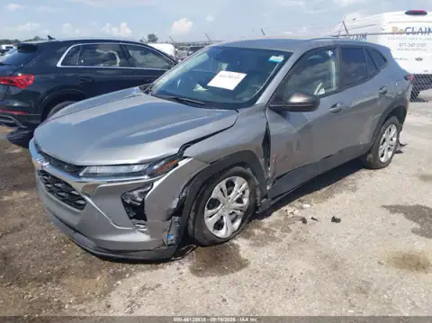 KL77LFEP6SC068655 — 2025 Chevrolet TRAX, photo 2 from IAAI, Left side