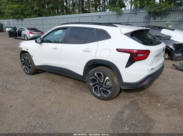 KL77LJEP5SC102992 — 2025 Chevrolet TRAX, zdjęcie 3 z IAAI, Przód