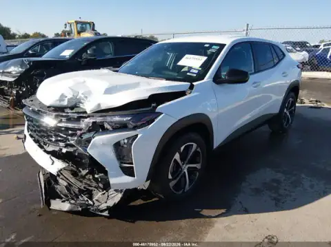 KL77LGEP2SC048117 — 2025 Chevrolet TRAX, photo 2 from IAAI, Front end