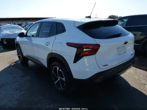 KL77LGEP2SC048117 — 2025 Chevrolet TRAX, photo 3 from IAAI, Front end