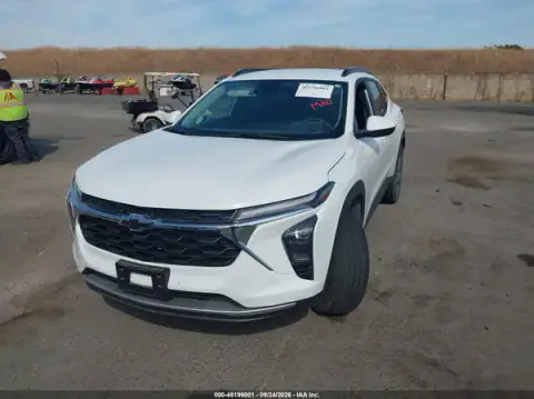 KL77LHEP7SC256922 — 2025 Chevrolet TRAX, foto 2 de IAAI, Lado derecho