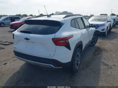 KL77LHEP7SC256922 — 2025 Chevrolet TRAX, foto 4 de IAAI, Lado derecho