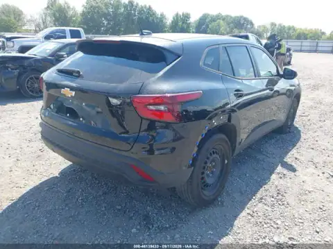 KL77LFEP2TC186722 — 2026 Chevrolet TRAX, фото 4 з IAAI, Передня частина