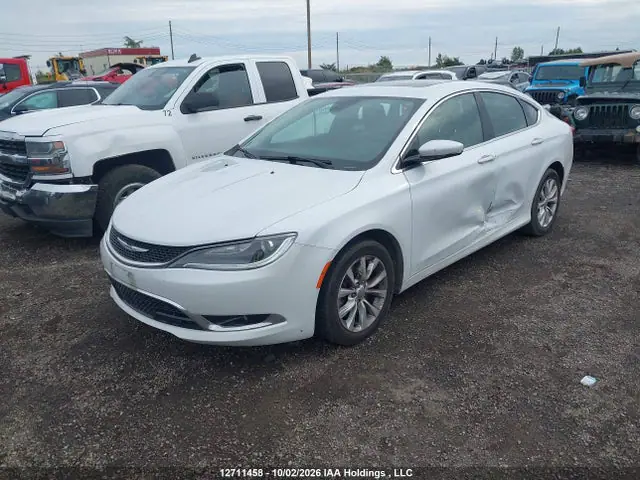 1C3CCCCG4FN713675 — 2015 Chrysler 200, foto 2 de IAAI 19.10.2026, Lado izquierdo