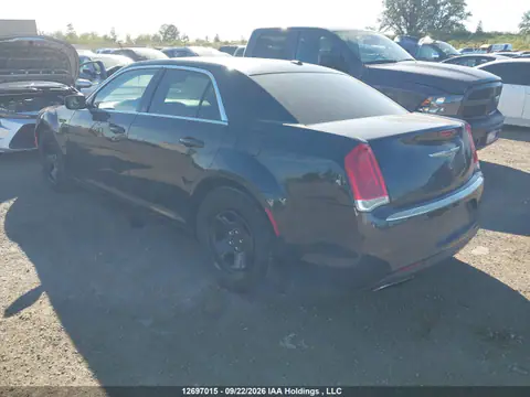 2C3CCAAG7HH645553 — 2017 Chrysler 300, photo 4 from IAAI 27.10.2026, Вода