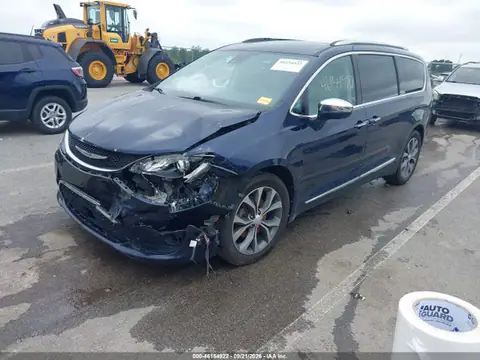 2C4RC1GG9HR689254 — 2017 Chrysler Pacifica Limited, foto 2 de IAAI 23.10.2026, Delantera izquierda