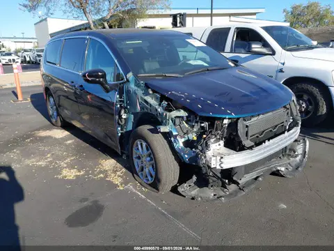 2C4RC1BG4SR549563 — 2025 Chrysler Pacifica Select, Right front (Right Front), before-repair photos