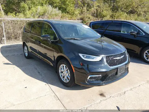 2C4RC1BG5TR185235 — 2026 Chrysler Pacifica Select, Right side (Right Side), before-repair photos