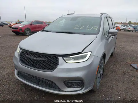 2C4RC3EG4MR525645 — 2021 Chrysler Pacifica Touring-L Plus, photo 2 from IAAI 20.10.2026, Hail