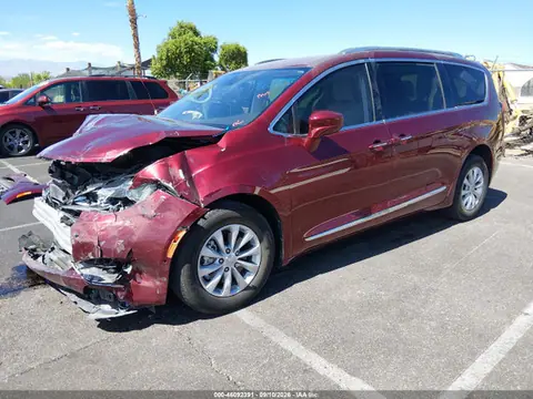 2018 Chrysler Pacifica Touring L VIN 2C4RC1BG0JR106969 фото 2
