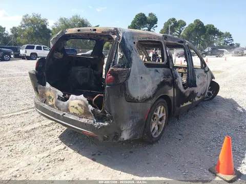 2C4RC1FG7JR125688 — 2018 Chrysler Pacifica Touring Plus, photo 4 from IAAI 26.10.2026, Complete burn