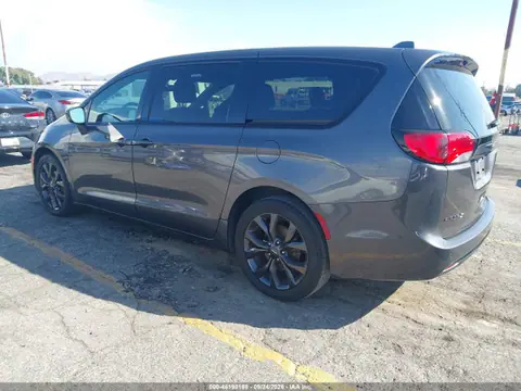 2018 Chrysler Pacifica Touring Plus VIN 2C4RC1FG2JR287440 фото 3