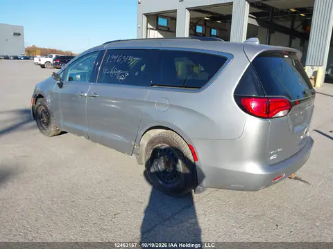 2C4RC1CG7HR659689 — 2017 Chrysler Pacifica, photo 3 from IAAI 20.10.2026, Front end