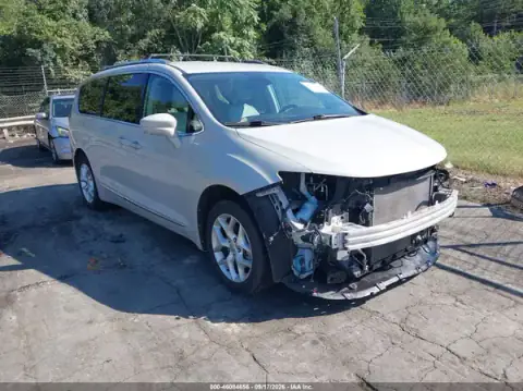 2C4RC1EGXHR741557 — 2017 Chrysler Pacifica, Front end (Front End), before-repair photos