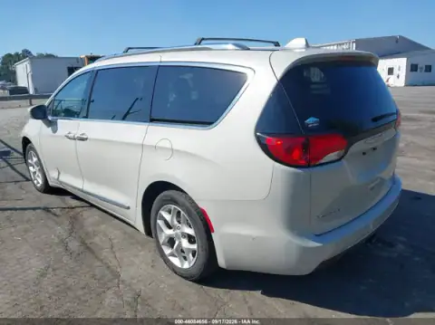 2C4RC1EGXHR741557 — 2017 Chrysler Pacifica, zdjęcie 3 z IAAI, Przód