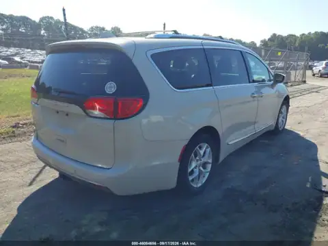 2C4RC1EGXHR741557 — 2017 Chrysler Pacifica, zdjęcie 4 z IAAI, Przód