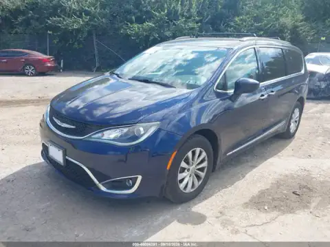 2C4RC1BG4HR623489 — 2017 Chrysler Pacifica, photo 2 from IAAI, Not reported