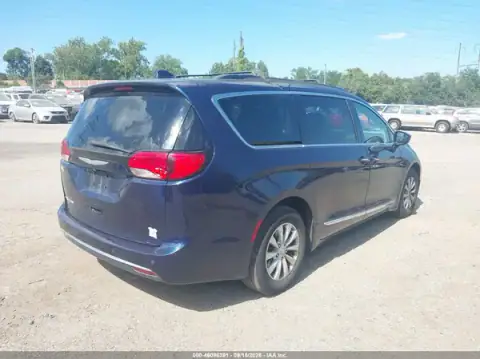 2C4RC1BG4HR623489 — 2017 Chrysler Pacifica, photo 4 from IAAI, Not reported