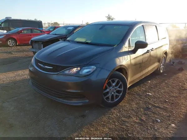 2C4RC1CG1HR657386 — 2017 Chrysler Pacifica, photo 2 from IAAI 08.10.2026, Rear end