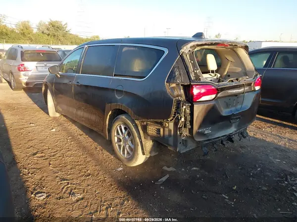2C4RC1CG1HR657386 — 2017 Chrysler Pacifica, photo 3 from IAAI 08.10.2026, Rear end