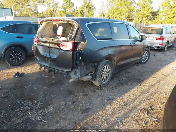 2C4RC1CG1HR657386 — 2017 Chrysler Pacifica, photo 4 from IAAI 08.10.2026, Rear end