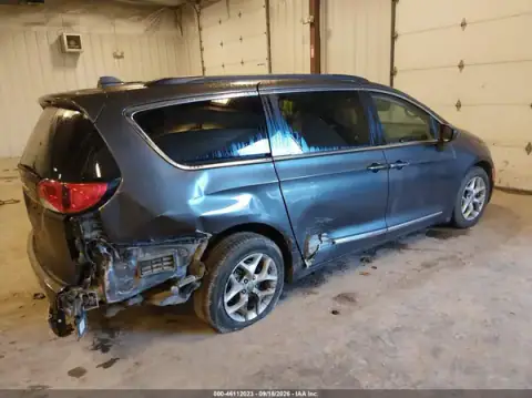 2C4RC1BG0HR654965 — 2017 Chrysler Pacifica, zdjęcie 4 z IAAI, Prawy bok
