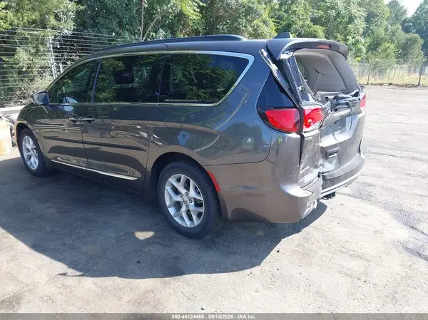 2C4RC1BG6HR638091 — 2017 Chrysler Pacifica, photo 3 from IAAI 09.10.2026, Rear end
