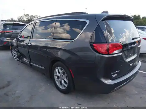 2C4RC1BG3HR684770 — 2017 Chrysler Pacifica, photo 3 from IAAI 22.10.2026, Left front