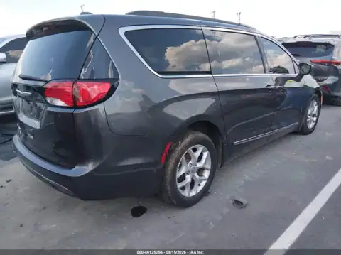 2C4RC1BG3HR684770 — 2017 Chrysler Pacifica, photo 4 from IAAI 22.10.2026, Left front