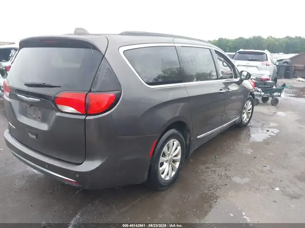 2C4RC1BG3HR505367 — 2017 Chrysler Pacifica, zdjęcie 4 z IAAI 15.10.2026, Prawy przód
