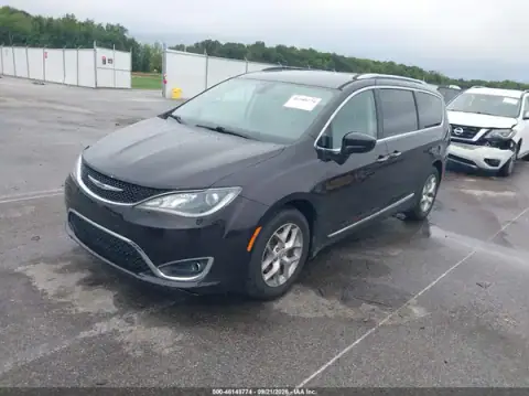 2C4RC1EG6HR729471 — 2017 Chrysler Pacifica, photo 2 from IAAI, Right side