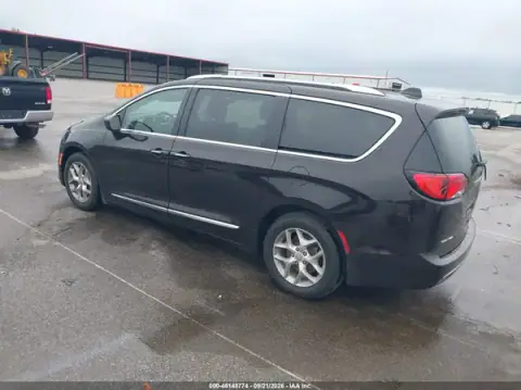 2C4RC1EG6HR729471 — 2017 Chrysler Pacifica, photo 3 from IAAI, Right side