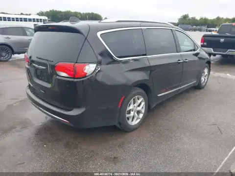 2C4RC1EG6HR729471 — 2017 Chrysler Pacifica, photo 4 from IAAI, Right side