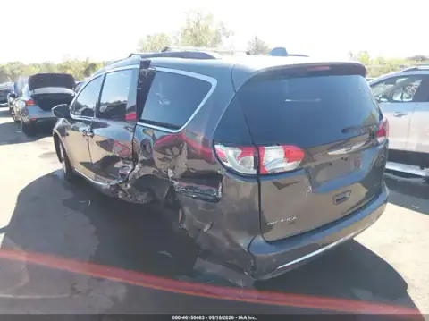 2C4RC1BG1HR560755 — 2017 Chrysler Pacifica, zdjęcie 3 z IAAI 06.10.2026, Lewy bok