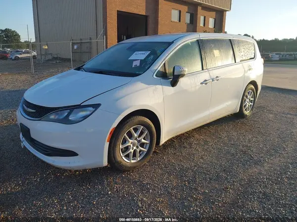 2C4RC1DG3HR713181 — 2017 Chrysler Pacifica, photo 2 from IAAI 19.10.2026, Normal wear