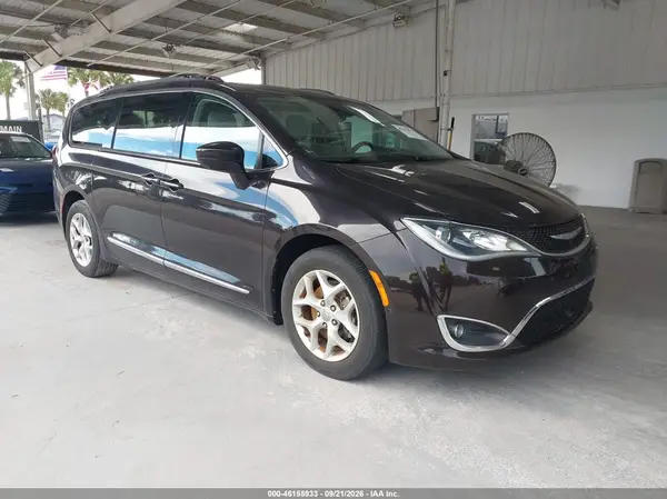 2C4RC1EG5HR684331 Chrysler Pacifica 2017 — uszkodzenie Skrzynia biegów, zdjęcie przed naprawą