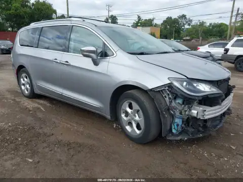 2C4RC1N70HR798205 — 2017 Chrysler Pacifica, Przód (Front End), zdjęć przed naprawą