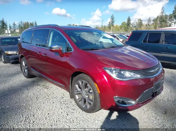 2C4RC1GG7HR777929 Chrysler Pacifica 2017 — Front end damage, before-repair photo
